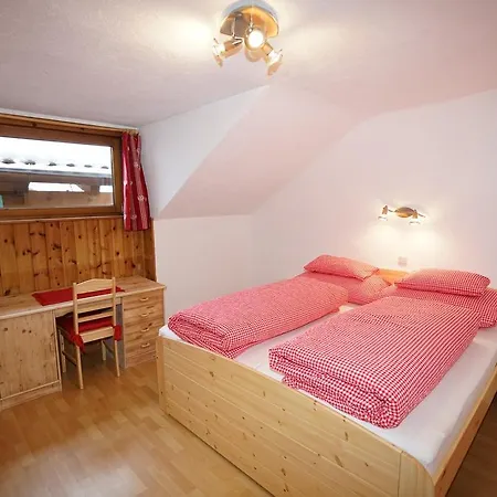 Haus Ruetzbach * ניוסטיפט אים סטובאיטל